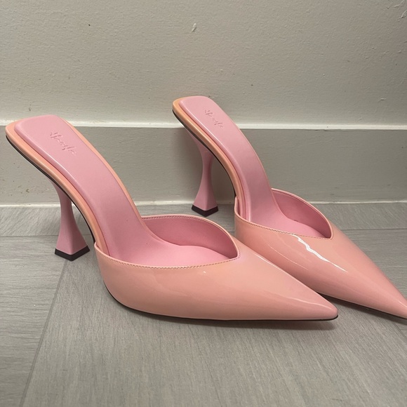 Hanifa Nuri Pump - Picture 4 of 4